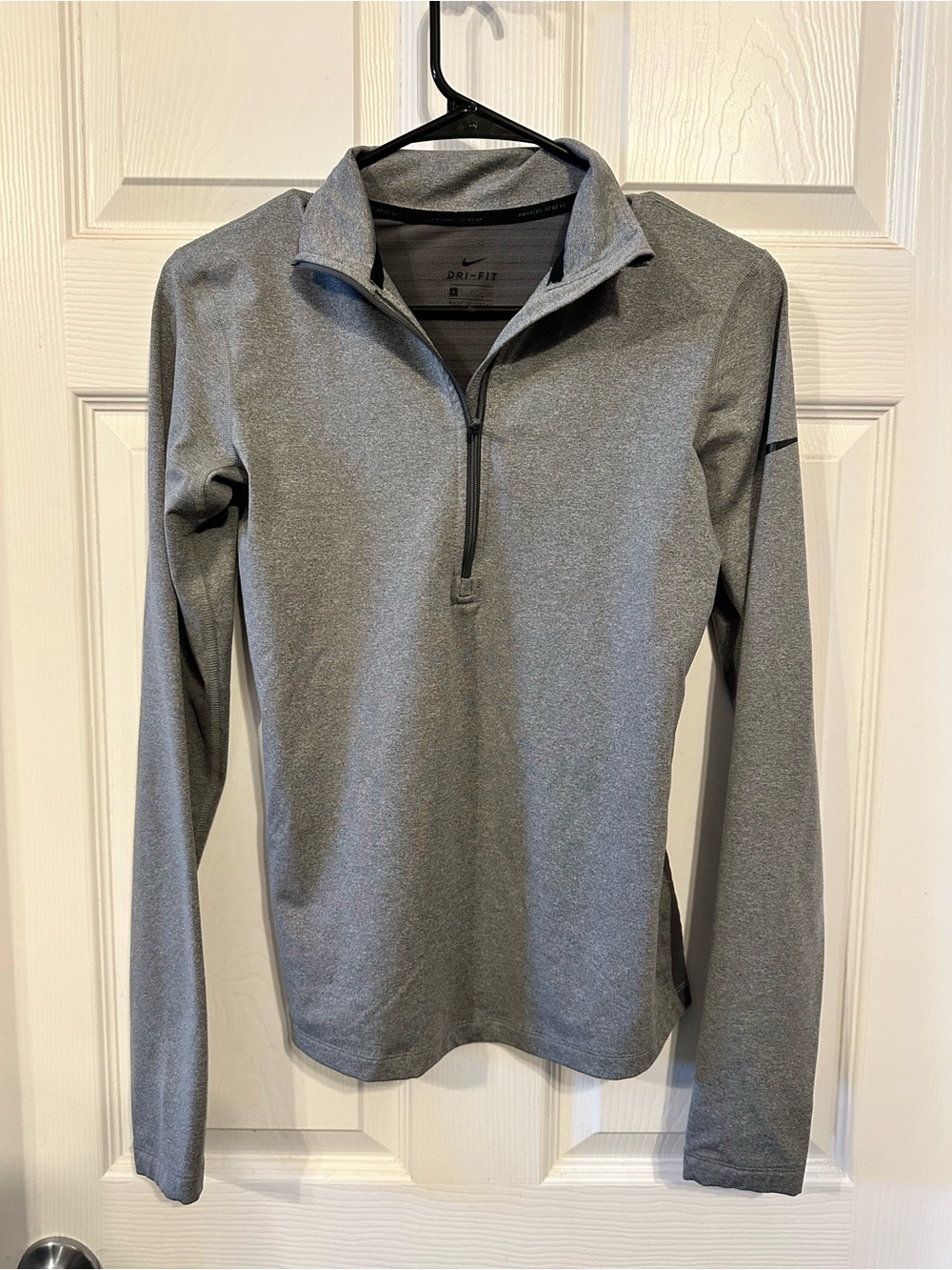 Nike Women’s Gray Dri-FIT Long Sleeve Half-Zip Pullover
